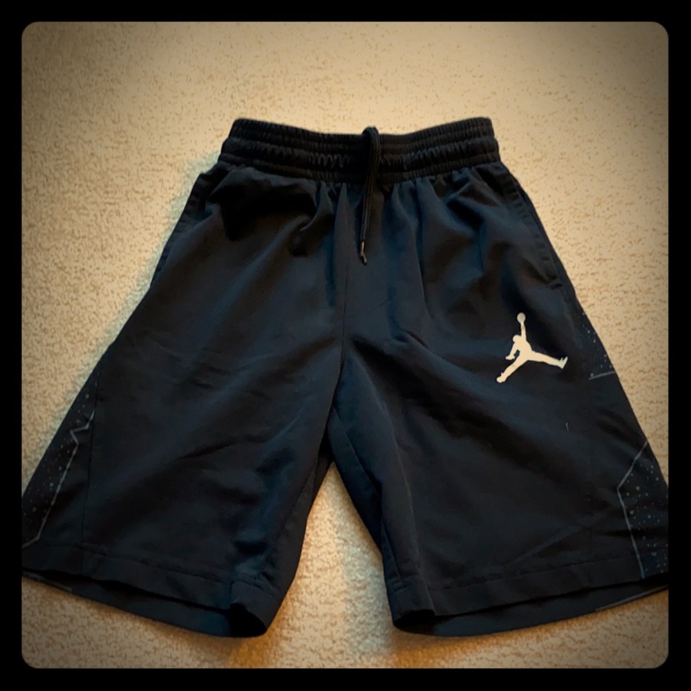 Boys Jordan shorts size M (10-12)